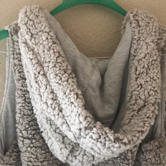 Vest - Picture 6 of 6